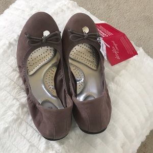 Dexflex comfort flat shoe